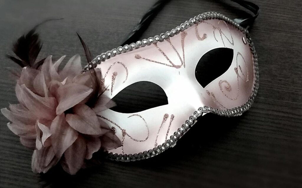 Mask Ibolya Toldi